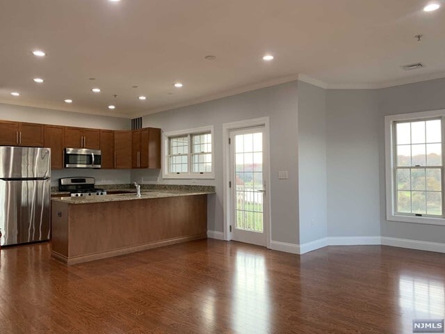 Building Photo - 1301 Windsor Park Ct