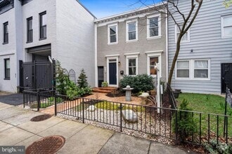 Building Photo - 468 Ridge St NW