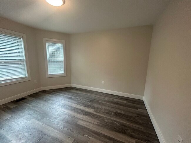 Building Photo - 48 Oxford Cir