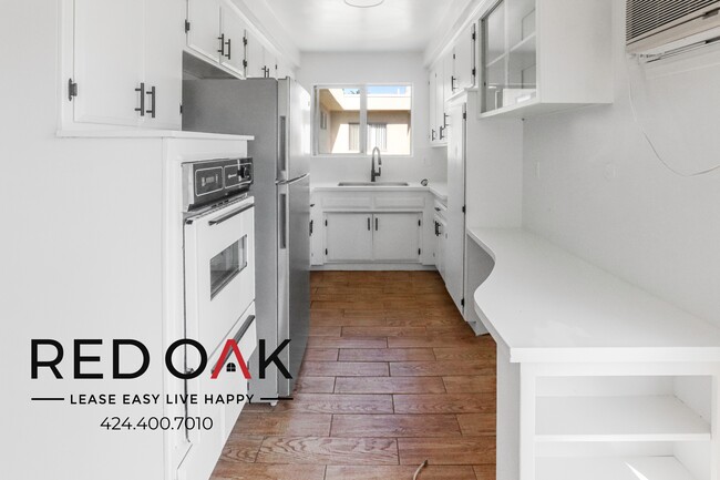 Building Photo - 7720 Hampton Ave