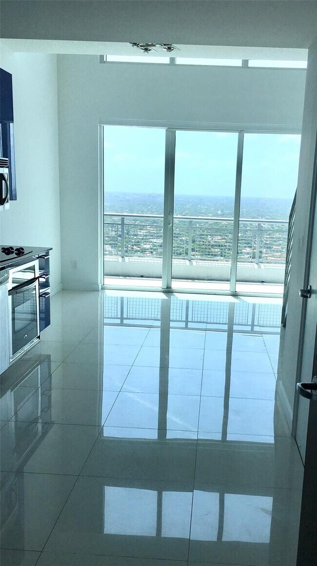 Foto del edificio - 60 SW 13th St