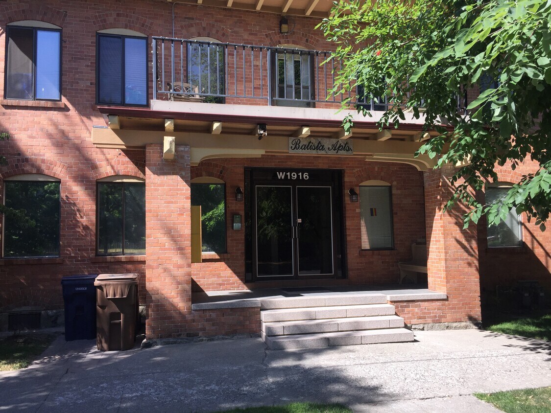 Battista Apartment - 1916 W Riverside Ave