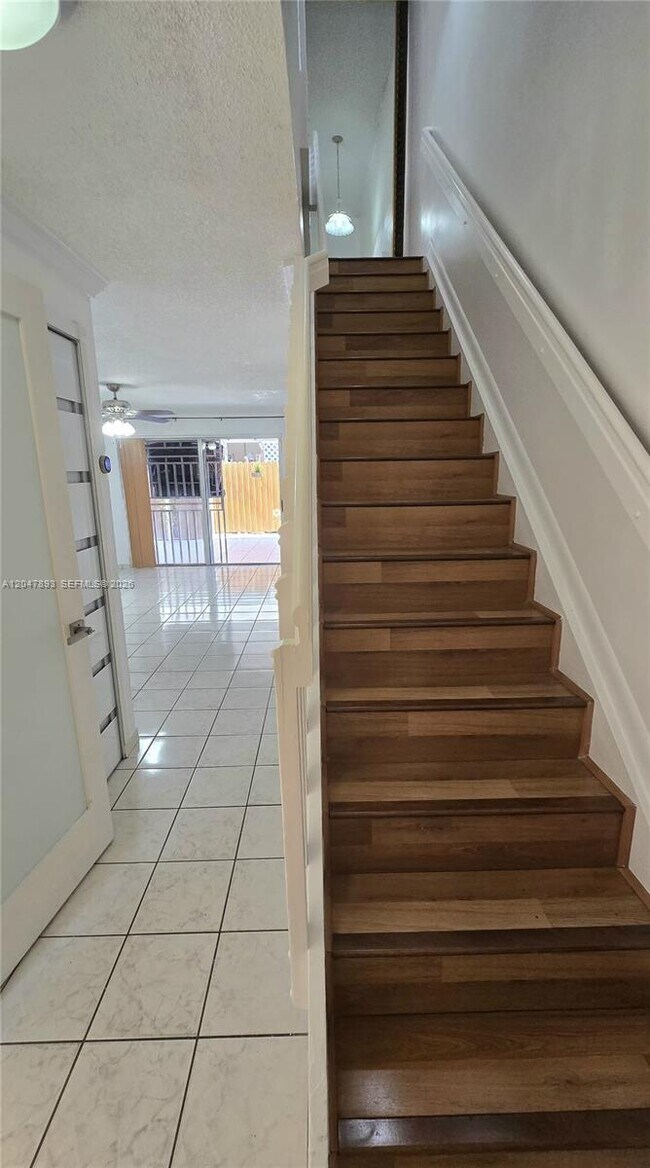 Foto del edificio - 8075 NW 8th St
