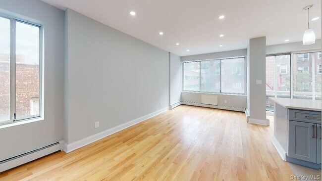 Foto del edificio - 67-39 Clyde St