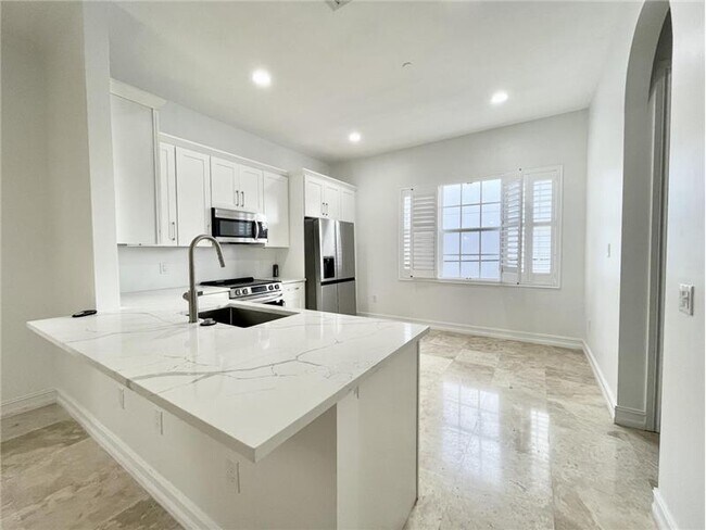 Building Photo - 632 Renaissance Wy