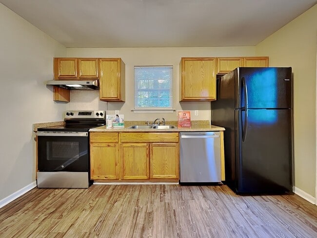 Foto del edificio - 2312 Juniper Dr