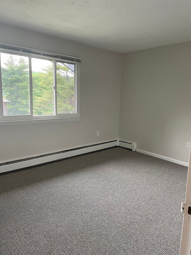 Foto del edificio - Spacious 3 Bedroom Townhouse