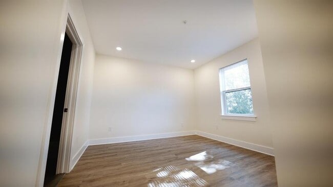 Building Photo - 6832 Ridge Ave