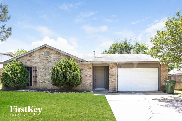 Foto principal - 818 Sandalwood Ln
