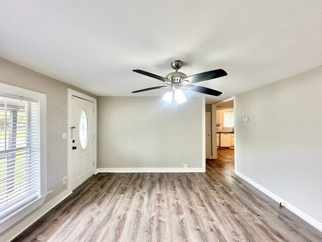 Foto del edificio - Coming Soon! Charming & Updated 3-Bedroom Home in the Heart of Lindale!