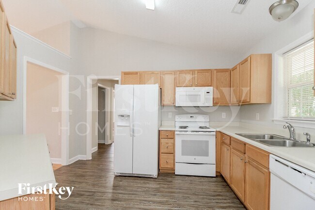 Foto del edificio - 1800 Holly Crescent Ln