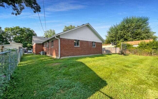 Building Photo - 19 Crestview Dr