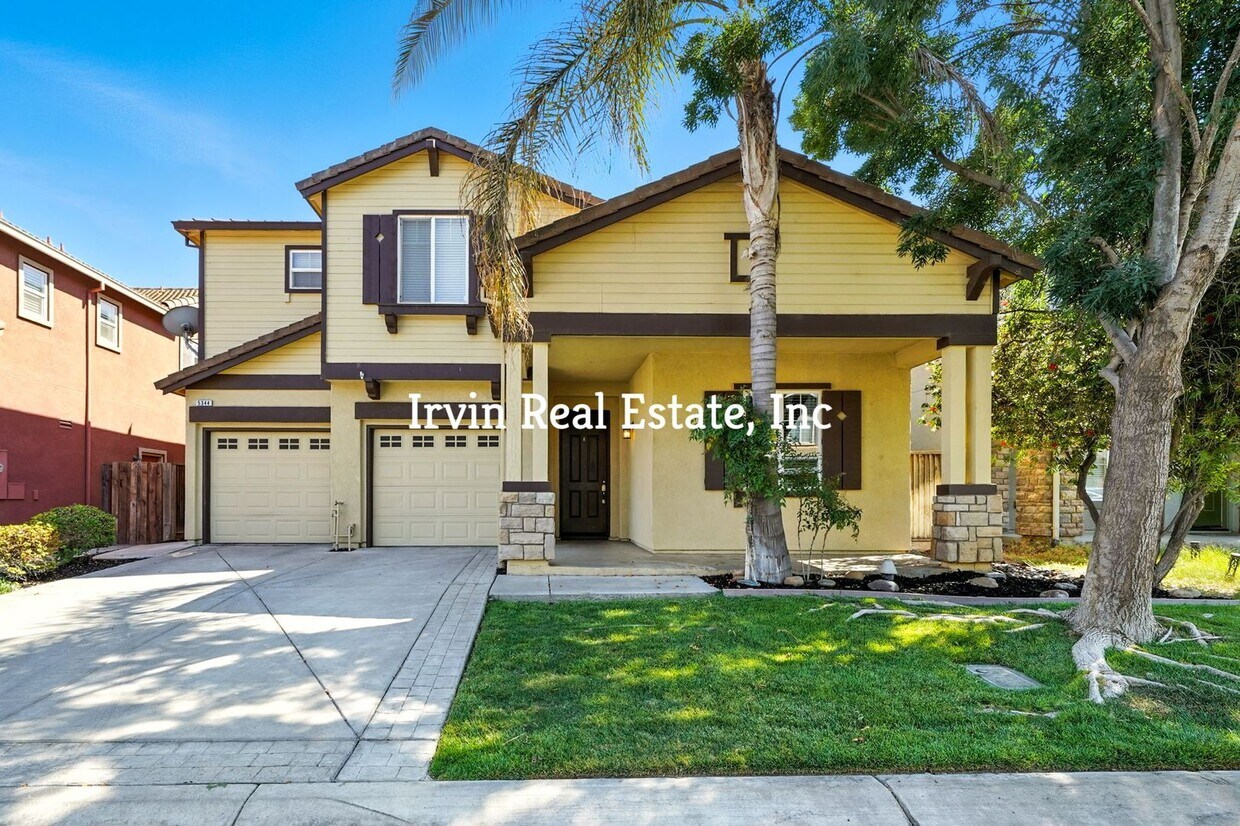 Primary Photo - 5 Bedroom and 3 Bathroom Home