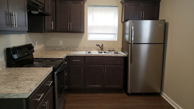 Building Photo - 405 Norwood Dr