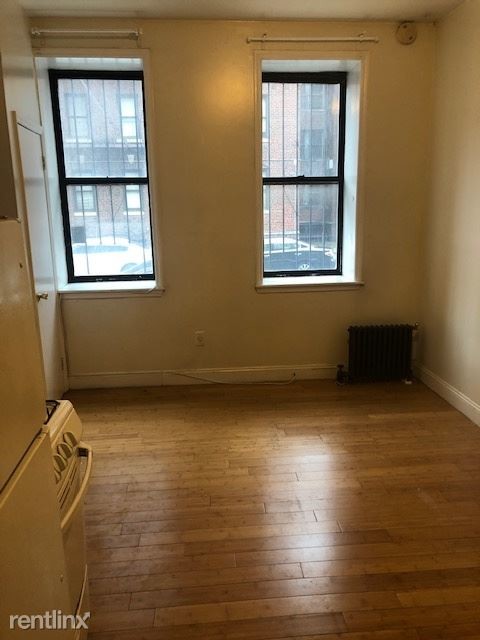 Building Photo - 280 E 21st St
