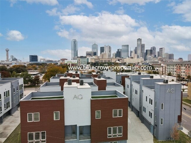 Building Photo - 1515 S Akard St