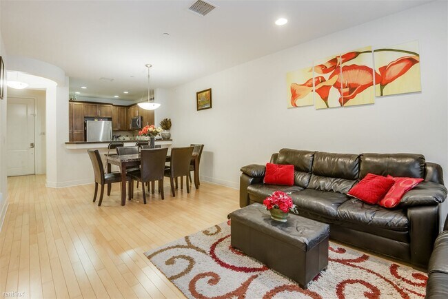 Building Photo - 2 br, 2 bath Condo - 2349 Jefferson Street...