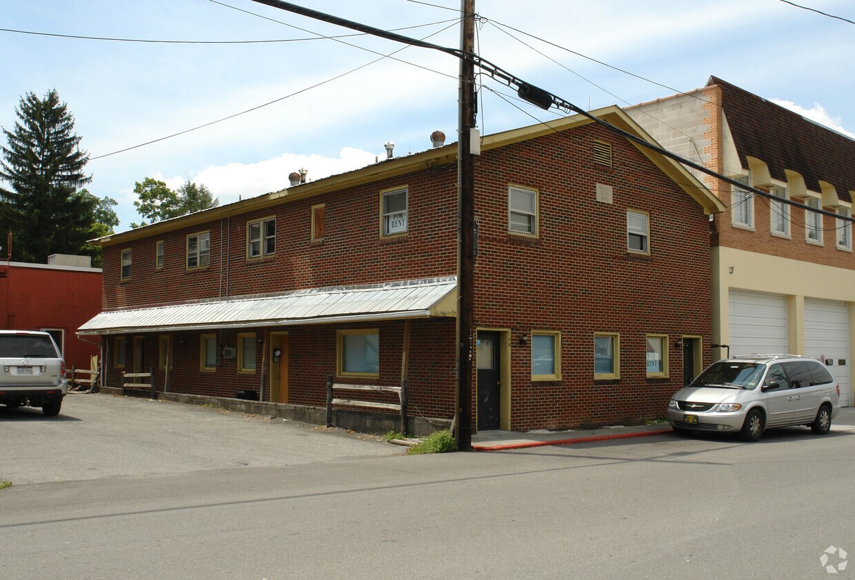 Perring Bldg Apartments in Lewisburg, WV