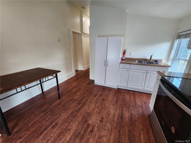 Building Photo - 67 Ulster Ave