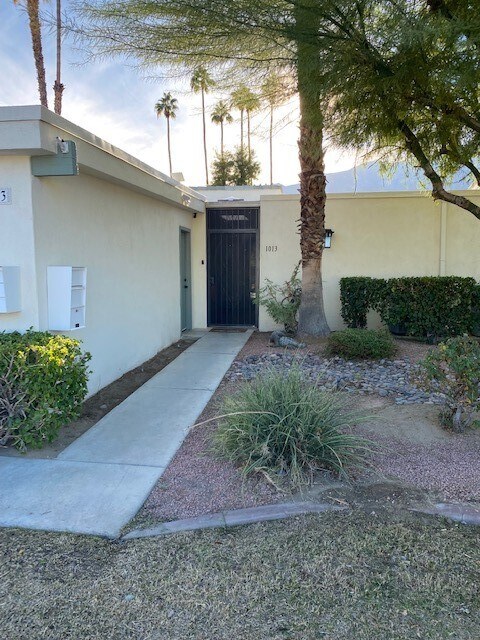 Building Photo - 1013 St Thomas Cir