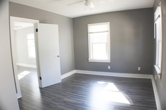 Building Photo - 2218 N Northcrest Dr