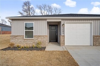 Building Photo - 6607 SW Devotion Ave