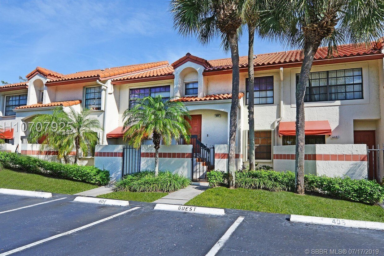 408 Liberty Ct Unit 408, Deerfield Beach, FL 33442 Condo for Rent in