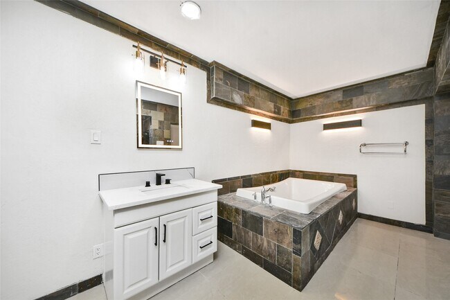Foto del edificio - 15719 Baytree Dr
