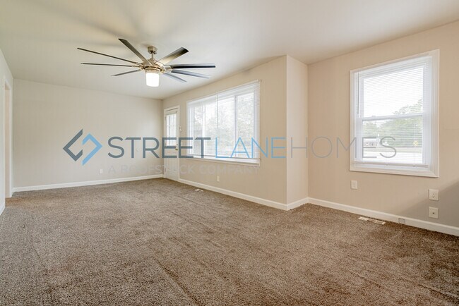 Building Photo - NOW OFFERING $250 OFF FIRST FULL MONTH IF ...