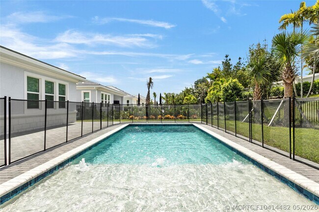 Building Photo - 9224 Crestview Cir