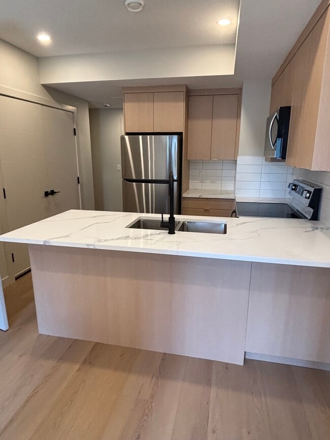 Building Photo - 8304 46 Av NW