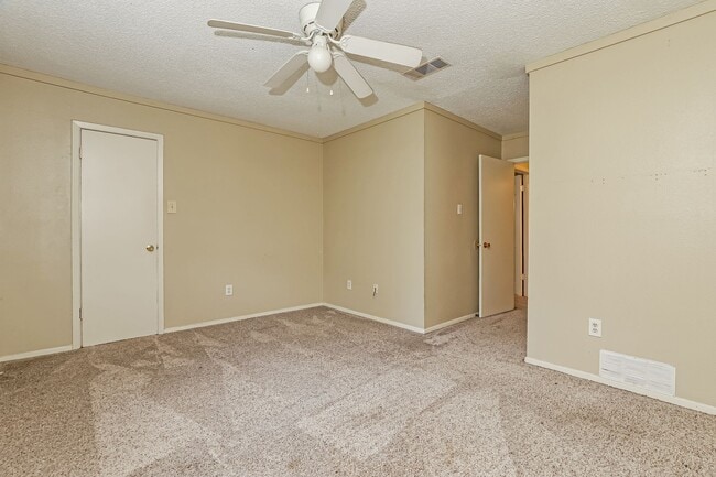 Building Photo - Amazing home ready to move in!
