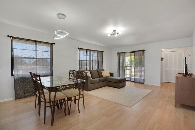 Foto del edificio - 2415 Bayshore Gardens Pkwy