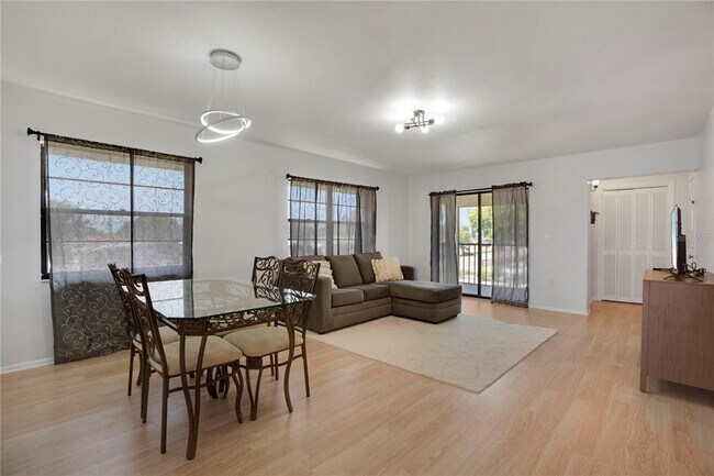Building Photo - 2415 Bayshore Gardens Pkwy