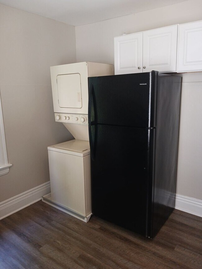 62 Amherst St Unit up, Rochester, NY 14607 Room for Rent in Rochester