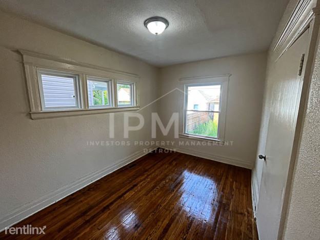 Foto del edificio - 1 br, 1 bath House - 985 E Grand Blvd