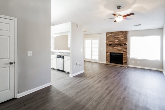 Building Photo - 249 Persimmon Cir