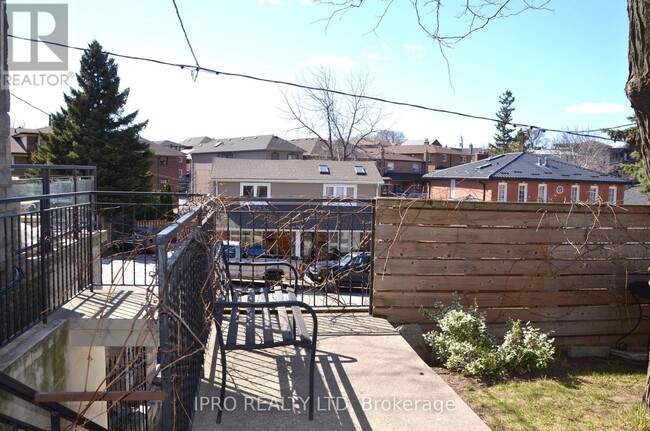 Building Photo - 501 Silverthorn Ave