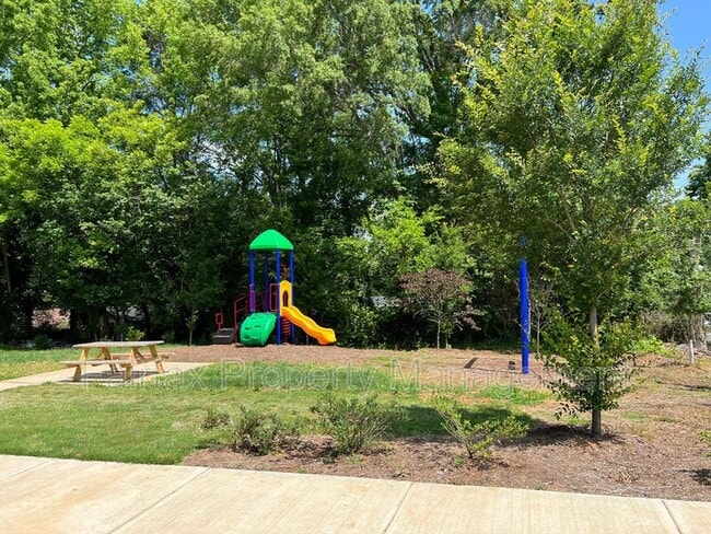 Building Photo - 518 Boone St