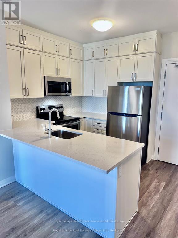 Building Photo - 95 Dundas St W