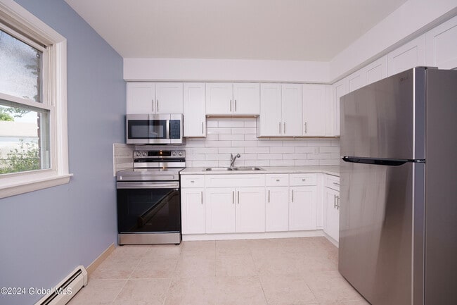 Building Photo - 35 McAlpin St