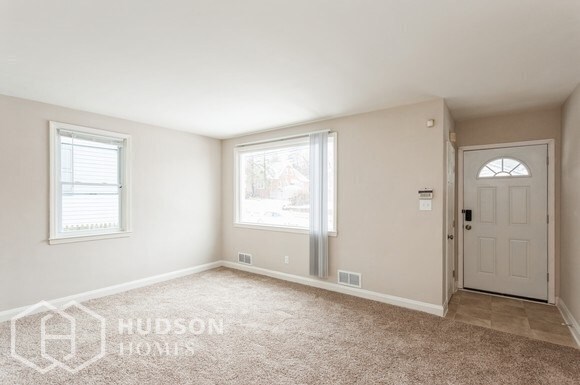 Foto del edificio - 5319 Plainfield Ave