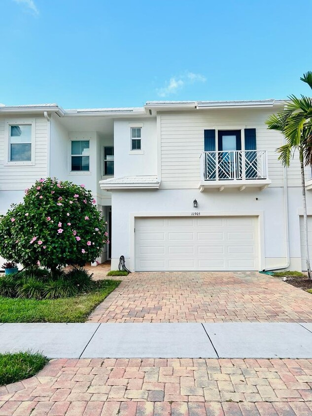 Foto principal - Park Central, Royal Palm Beach, FL 33411 -...