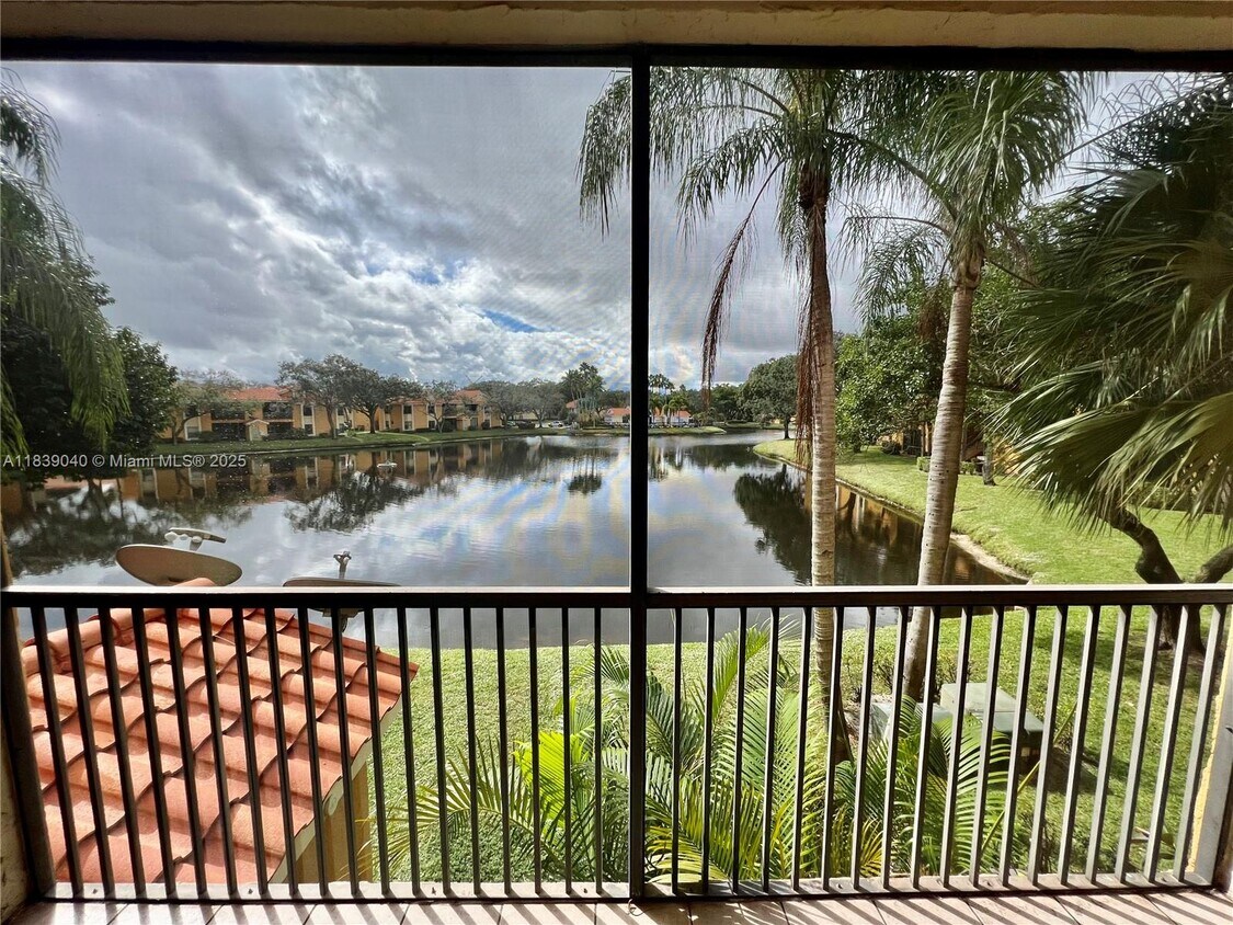 Foto principal - 3858 Coral Tree Cir