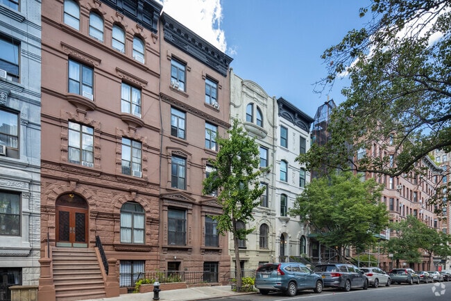 Building Photo - 127 W 81st St