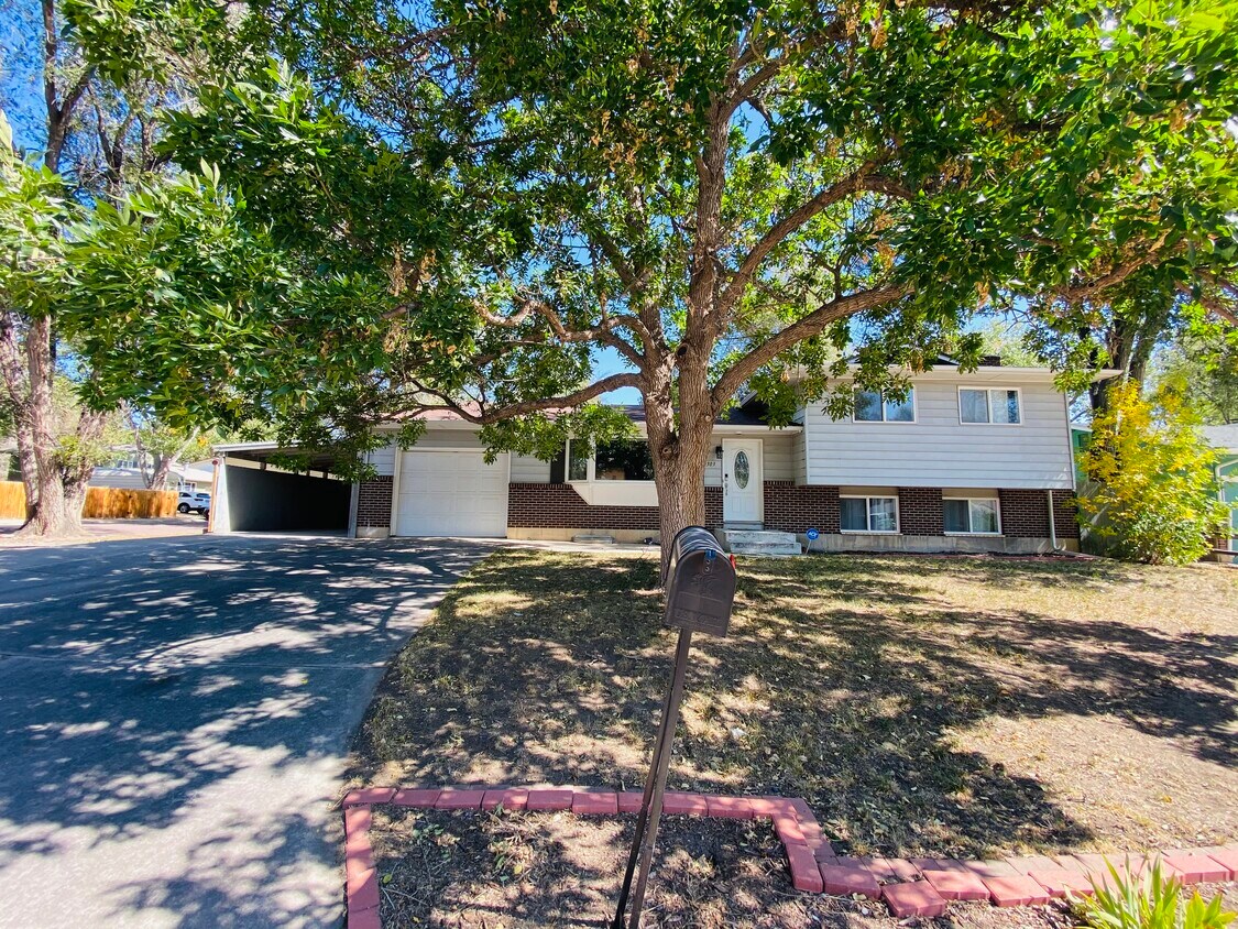 Photo - 303 Quebec St (Colorado Springs, CO)