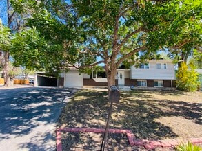 Building Photo - 303 Quebec St