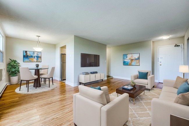 Building Photo - Nottingham Towers