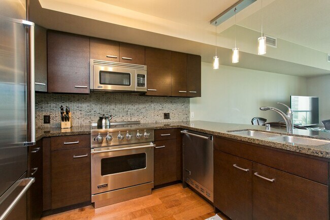 Building Photo - Luxury Living in Waikiki - Allure Waikiki 2 BD 2 BA 2 COVERED PARKING
