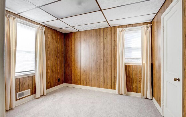 Dormitorio - 1935 Searles Rd